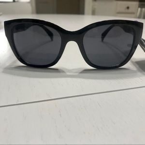 NWT Foster Grant sunglasses with MAXBLOCK